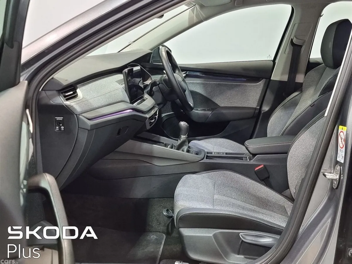Skoda Octavia Saloon, Diesel, 2025, Grey