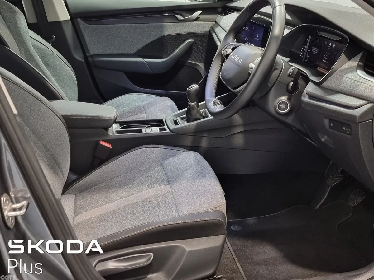 Skoda Octavia Saloon, Diesel, 2025, Grey
