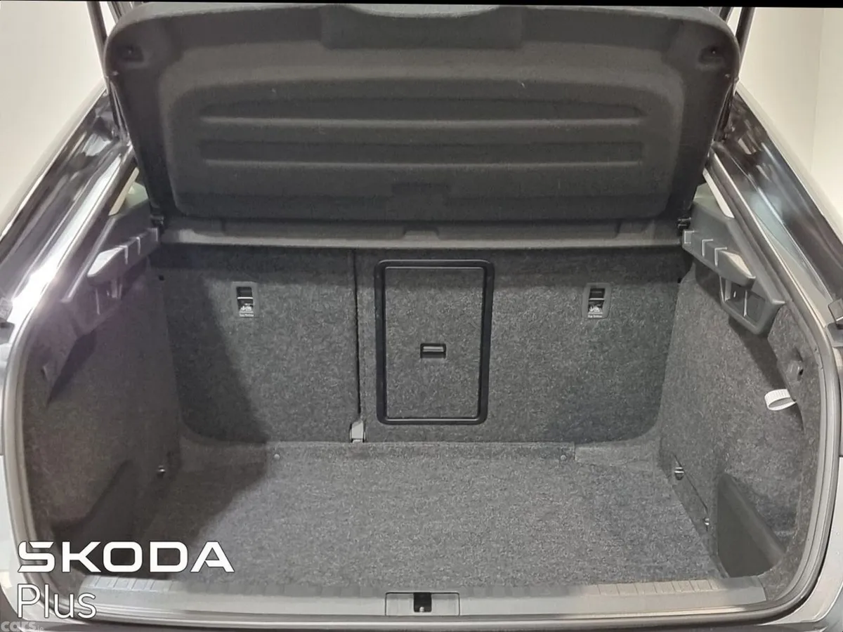 Skoda Octavia Saloon, Diesel, 2025, Grey