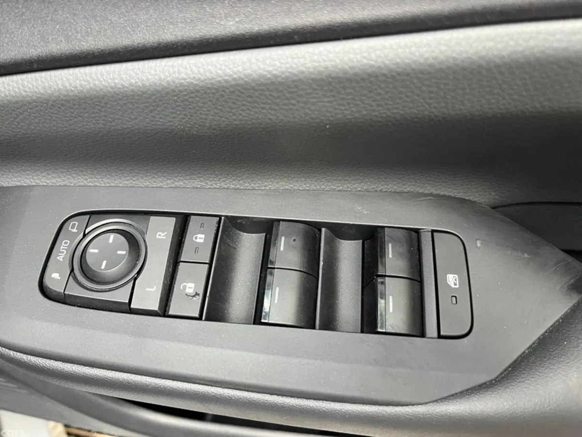 Toyota Prius Saloon, Petrol Hybrid, 2025, Silver