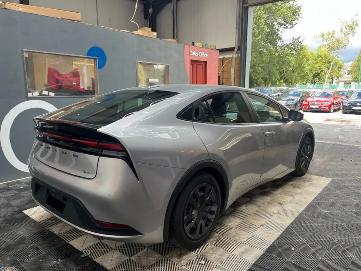 Toyota Prius Saloon, Petrol Hybrid, 2025, Silver