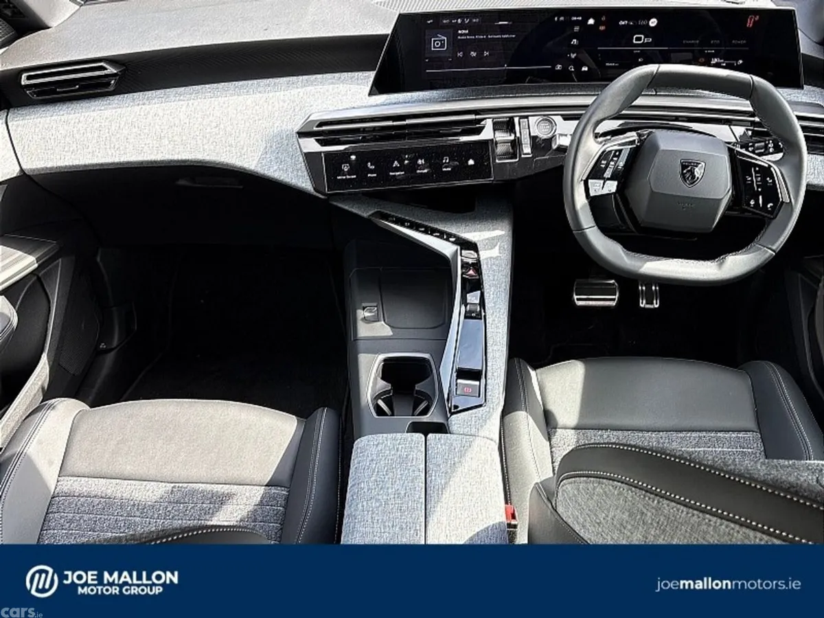 Peugeot 5008 MPV, Petrol, 2026, Blue