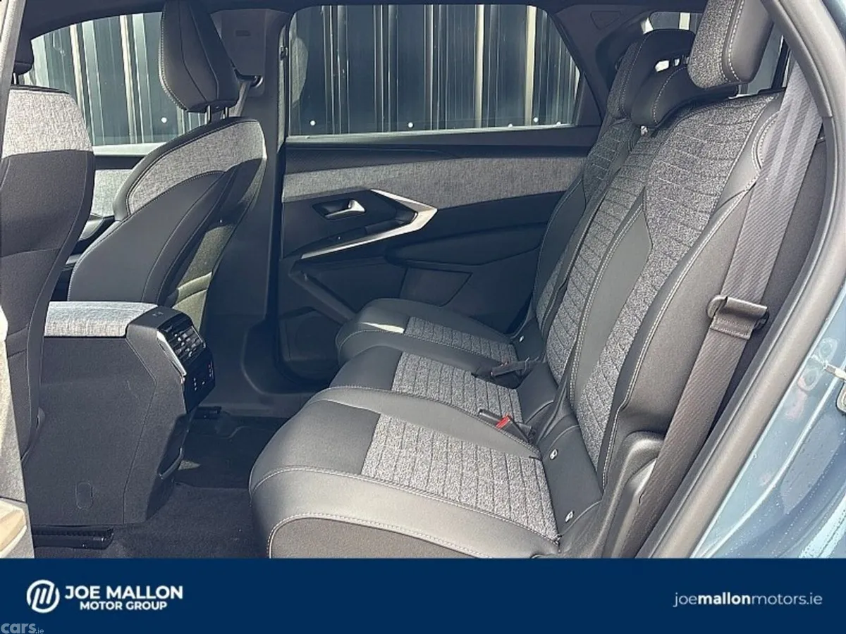 Peugeot 5008 MPV, Petrol, 2026, Blue