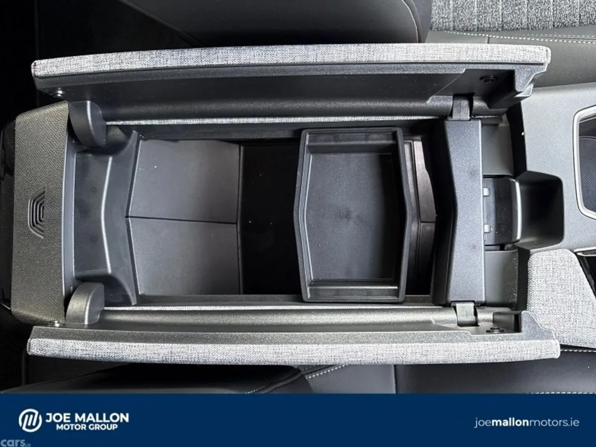 Peugeot 5008 MPV, Petrol, 2026, Blue
