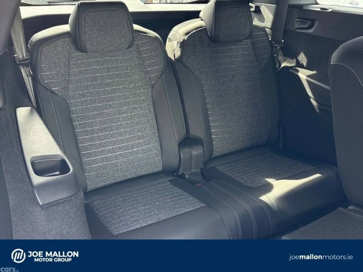 Peugeot 5008 MPV, Petrol, 2026, Blue