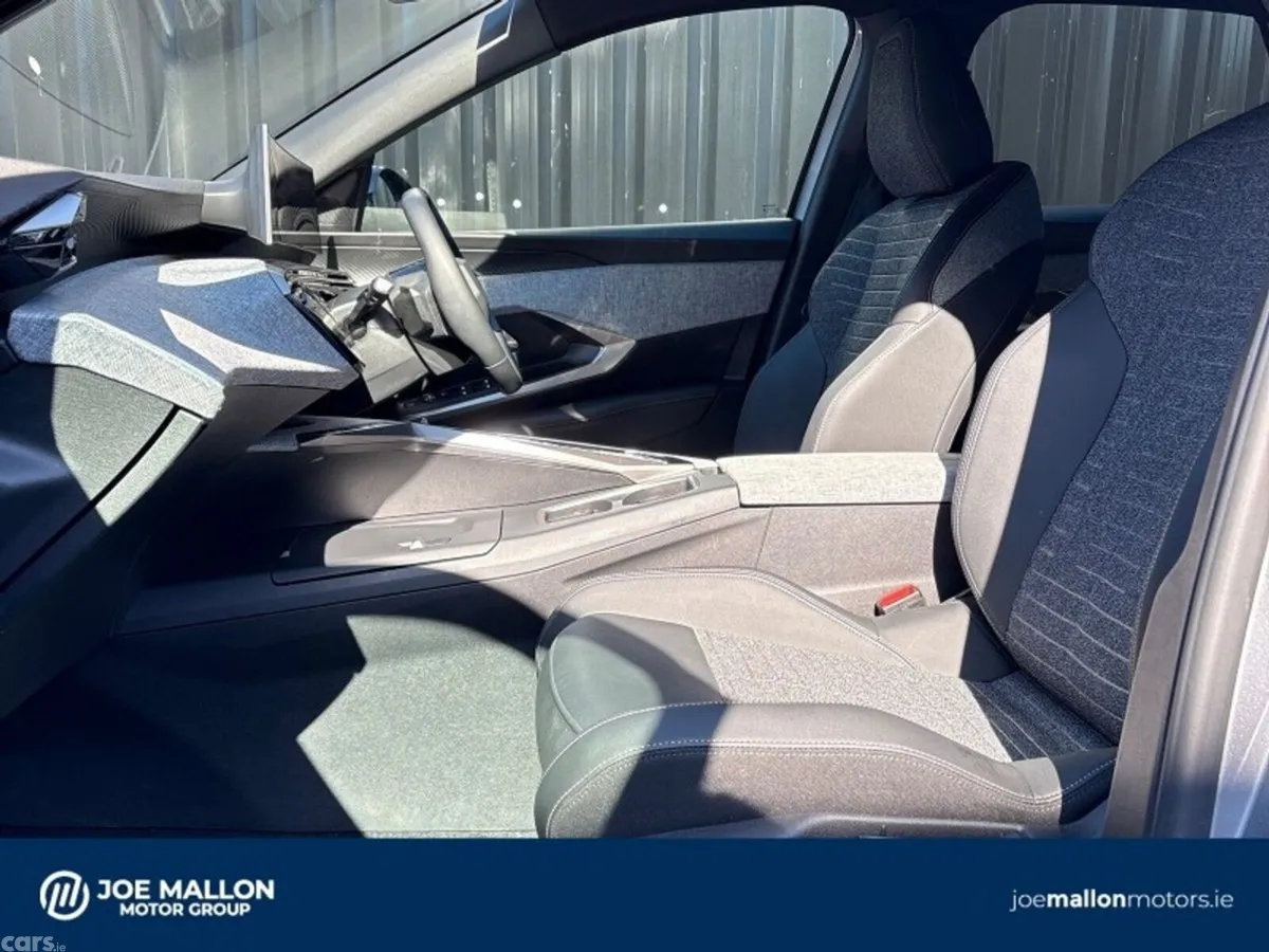 Peugeot 3008 MPV, Petrol, 2025, Grey