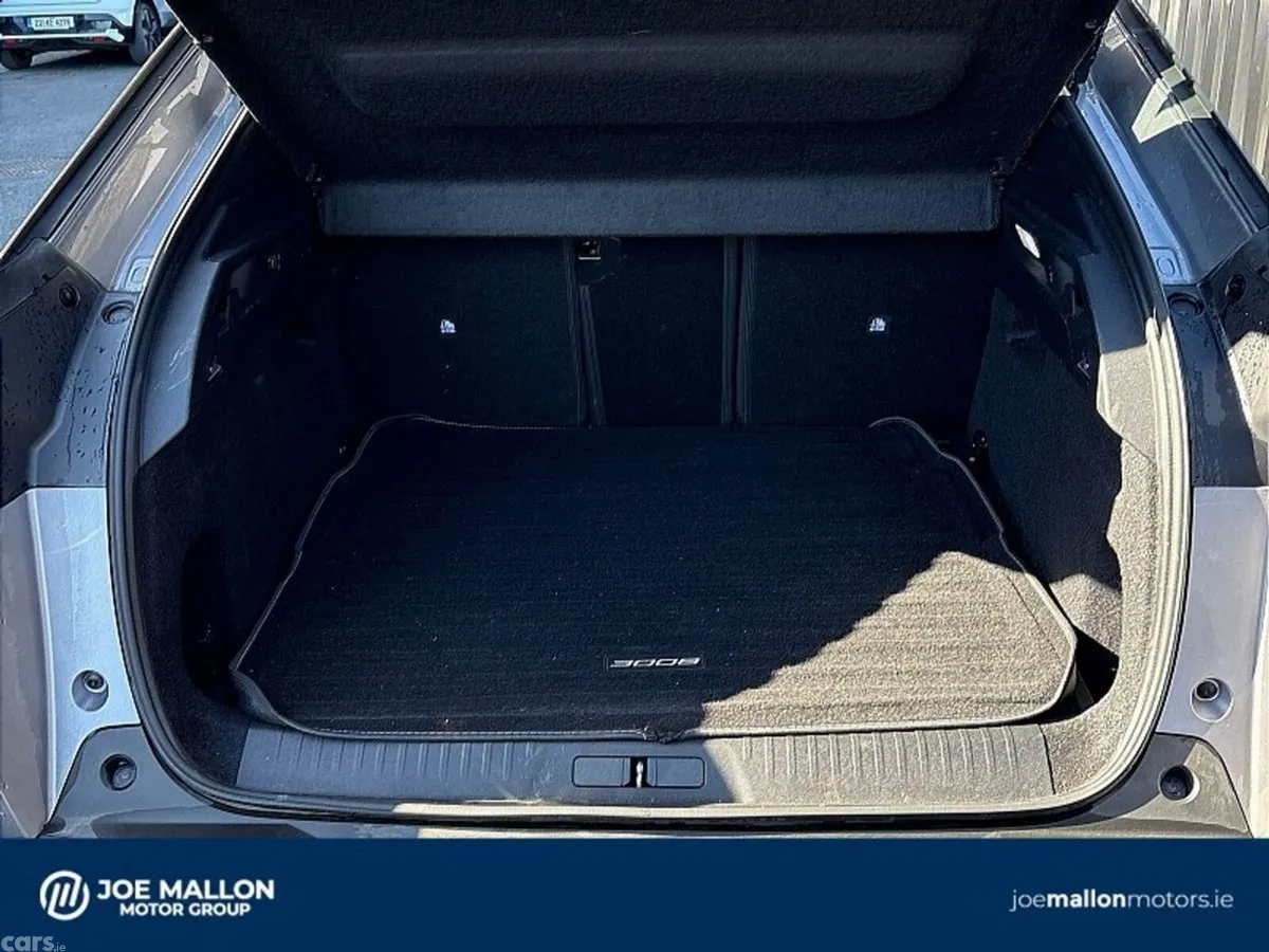 Peugeot 3008 MPV, Petrol, 2025, Grey