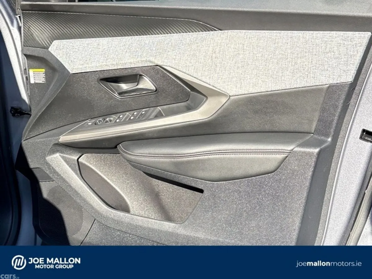 Peugeot 3008 MPV, Petrol, 2025, Grey