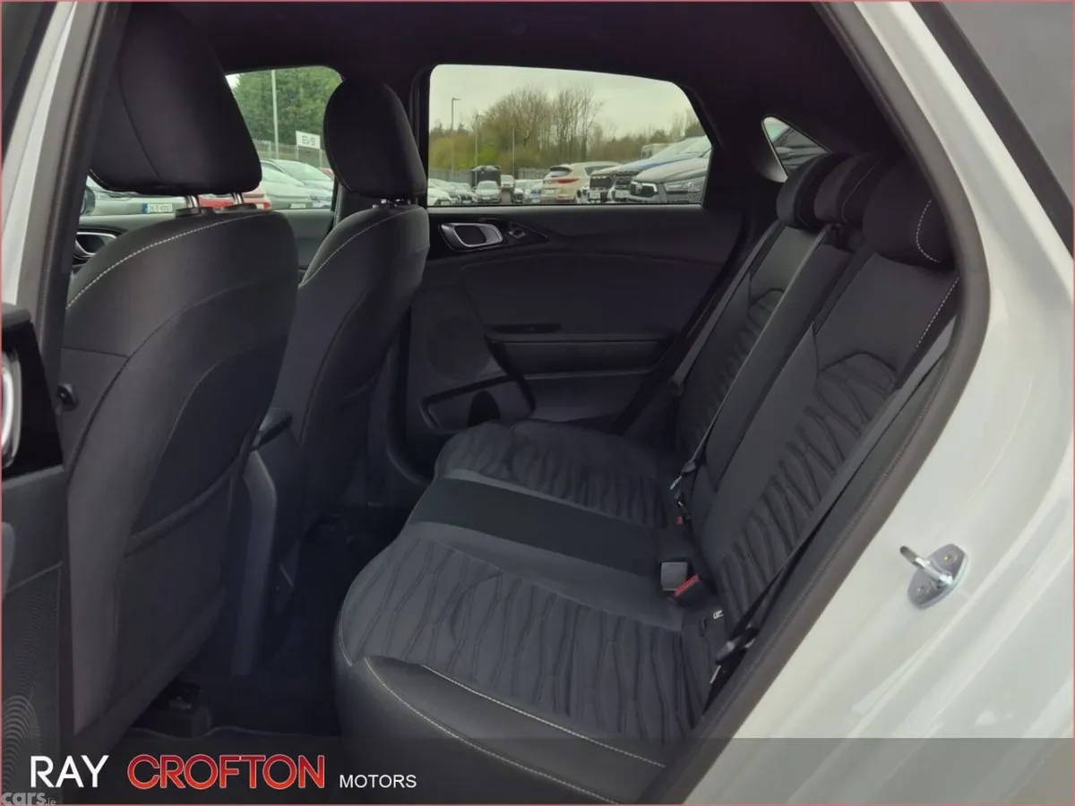 Kia Ceed Hatchback, Petrol, 2025, White