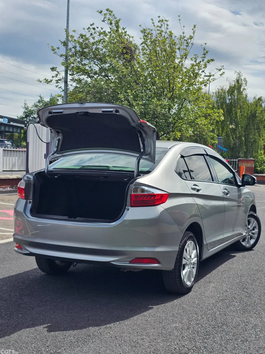 Honda Grace Saloon, Petrol Hybrid, 2015, Grey