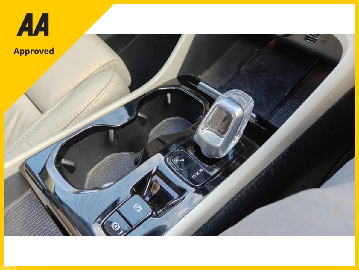Volvo XC40 SUV, Petrol Plug-in Hybrid, 2022, Black