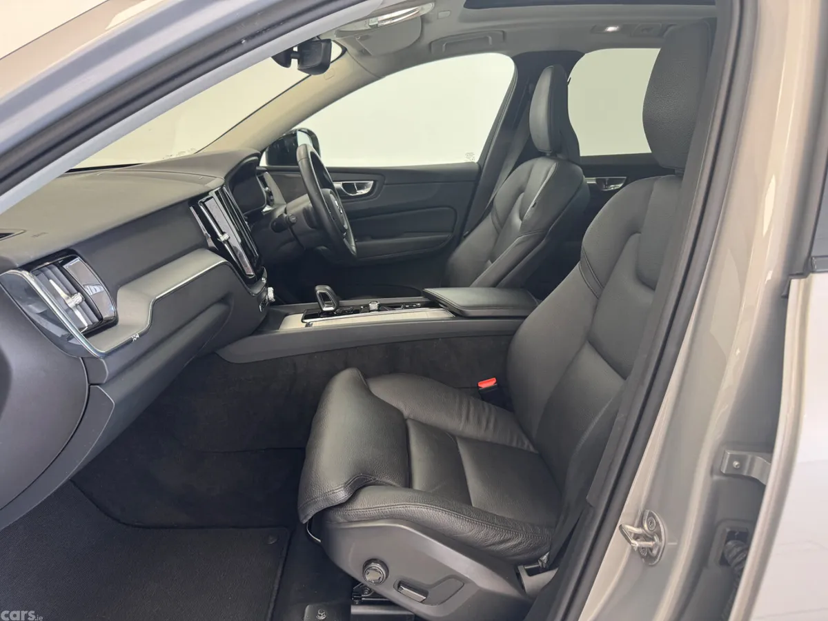 Volvo XC60 SUV, Petrol Plug-in Hybrid, 2024, Grey