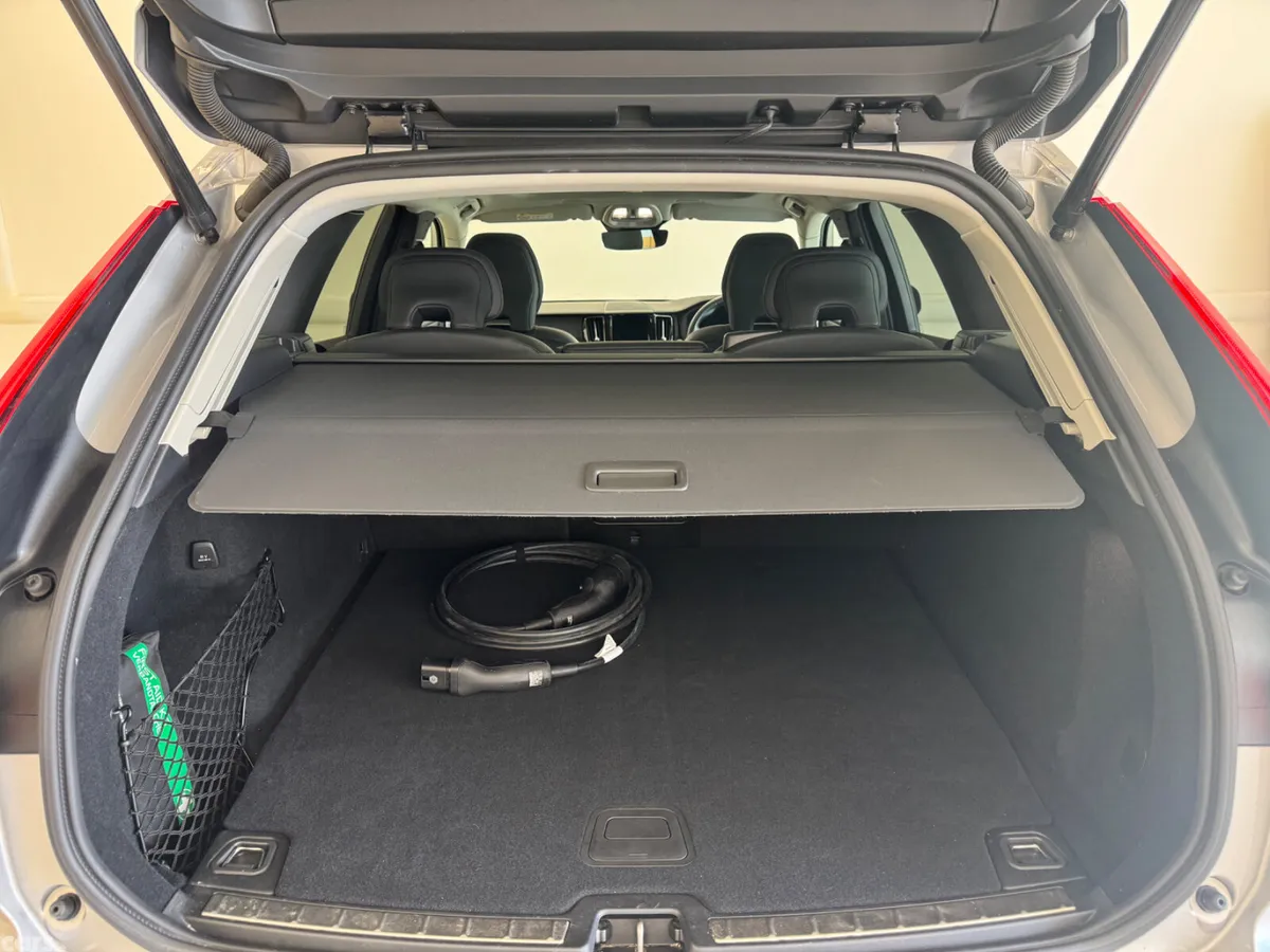 Volvo XC60 SUV, Petrol Plug-in Hybrid, 2024, Grey