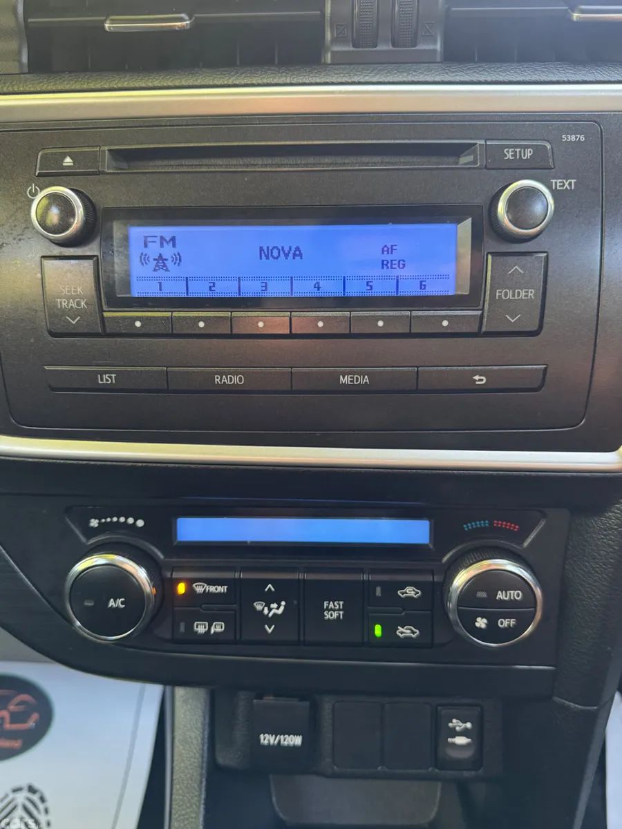 Toyota Auris Hatchback, Diesel, 2014, Silver