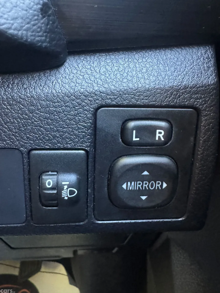Toyota Auris Hatchback, Diesel, 2014, Silver