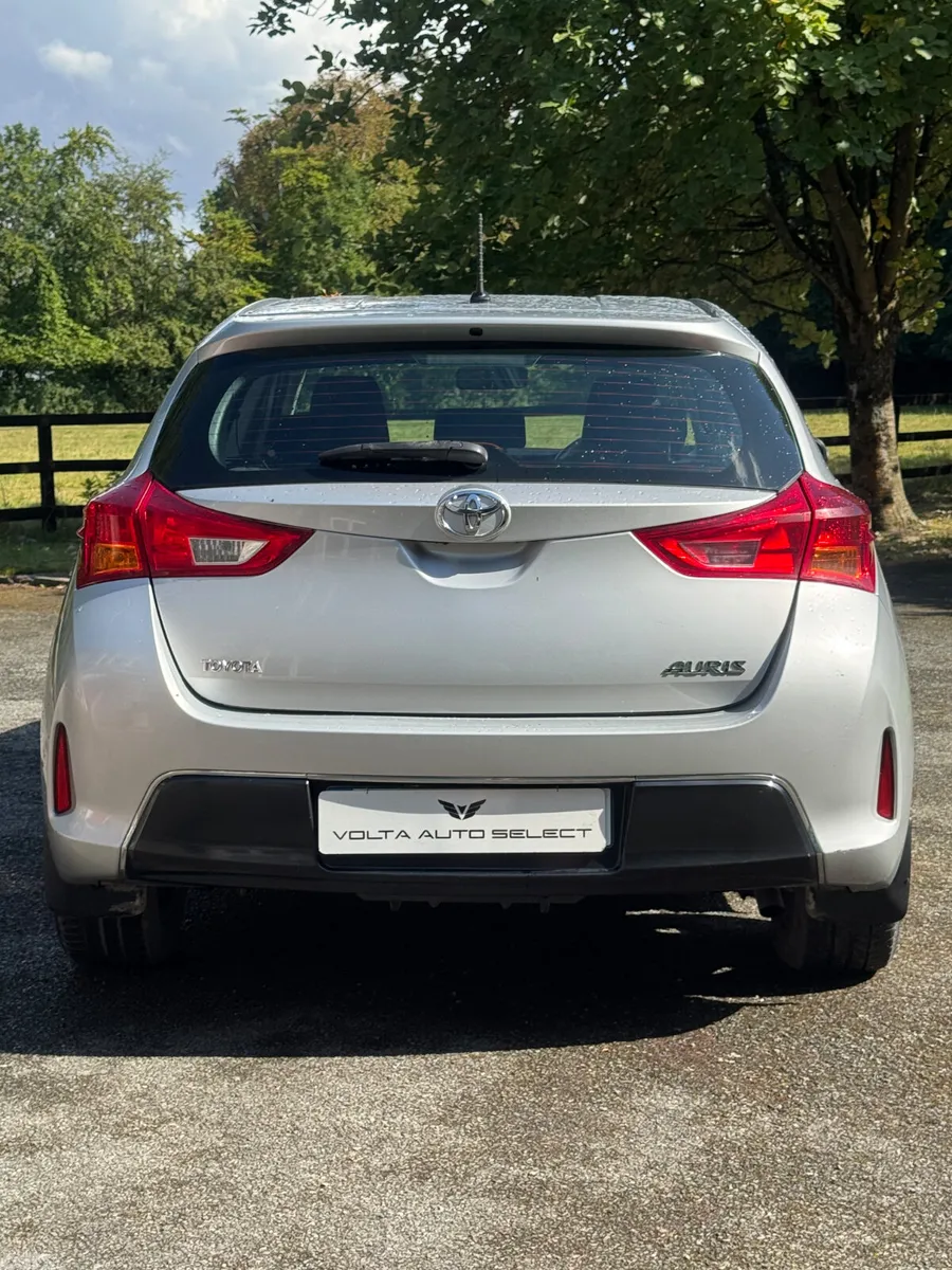 Toyota Auris Hatchback, Diesel, 2014, Silver