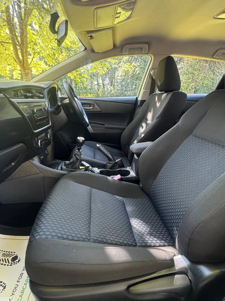 Toyota Auris Hatchback, Diesel, 2014, Silver