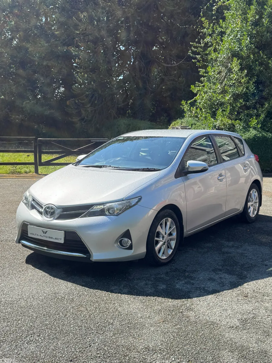 Toyota Auris Hatchback, Diesel, 2014, Silver
