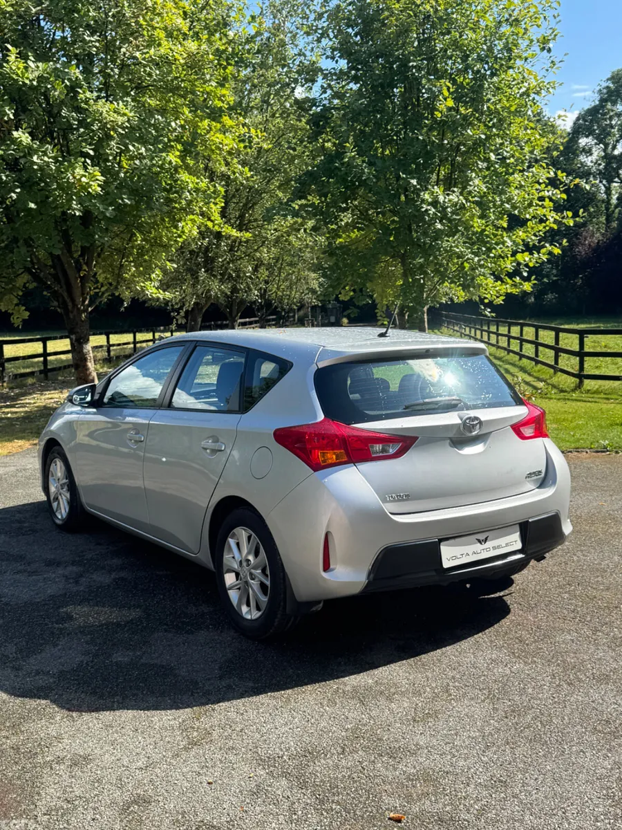 Toyota Auris Hatchback, Diesel, 2014, Silver