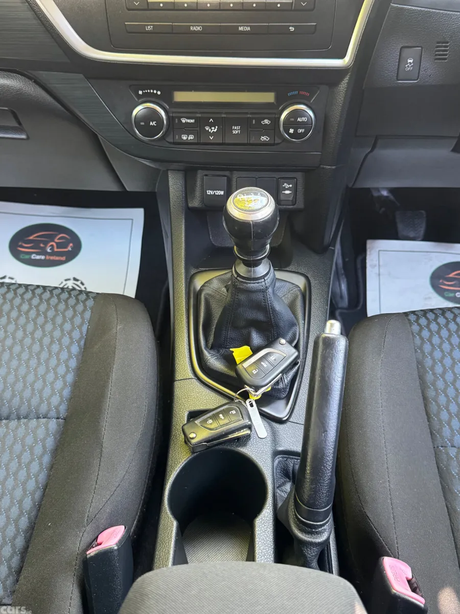 Toyota Auris Hatchback, Diesel, 2014, Silver