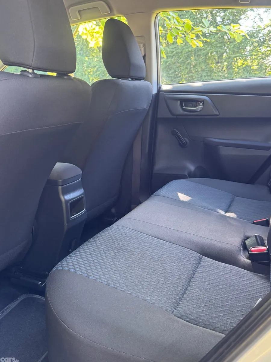 Toyota Auris Hatchback, Diesel, 2014, Silver
