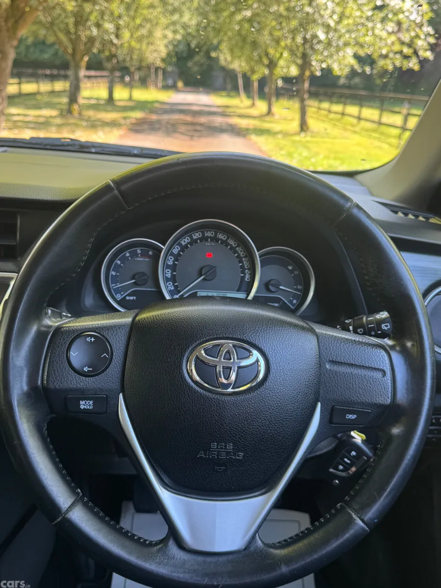 Toyota Auris Hatchback, Diesel, 2014, Silver