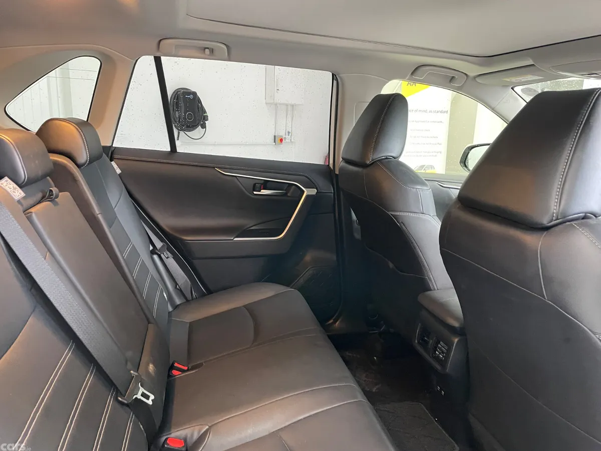 Toyota RAV4 SUV, Petrol Hybrid, 2021, White