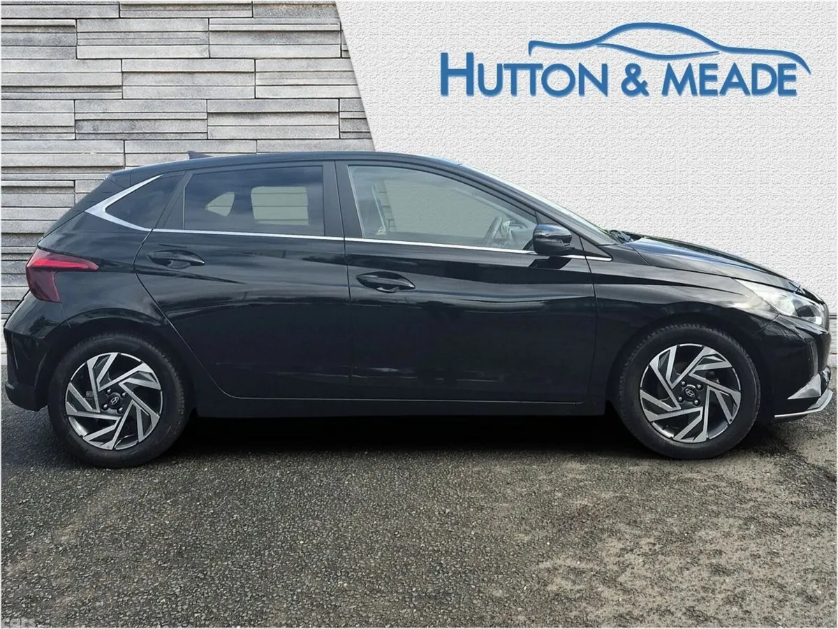 Hyundai i20 Hatchback, Petrol, 2024, Black