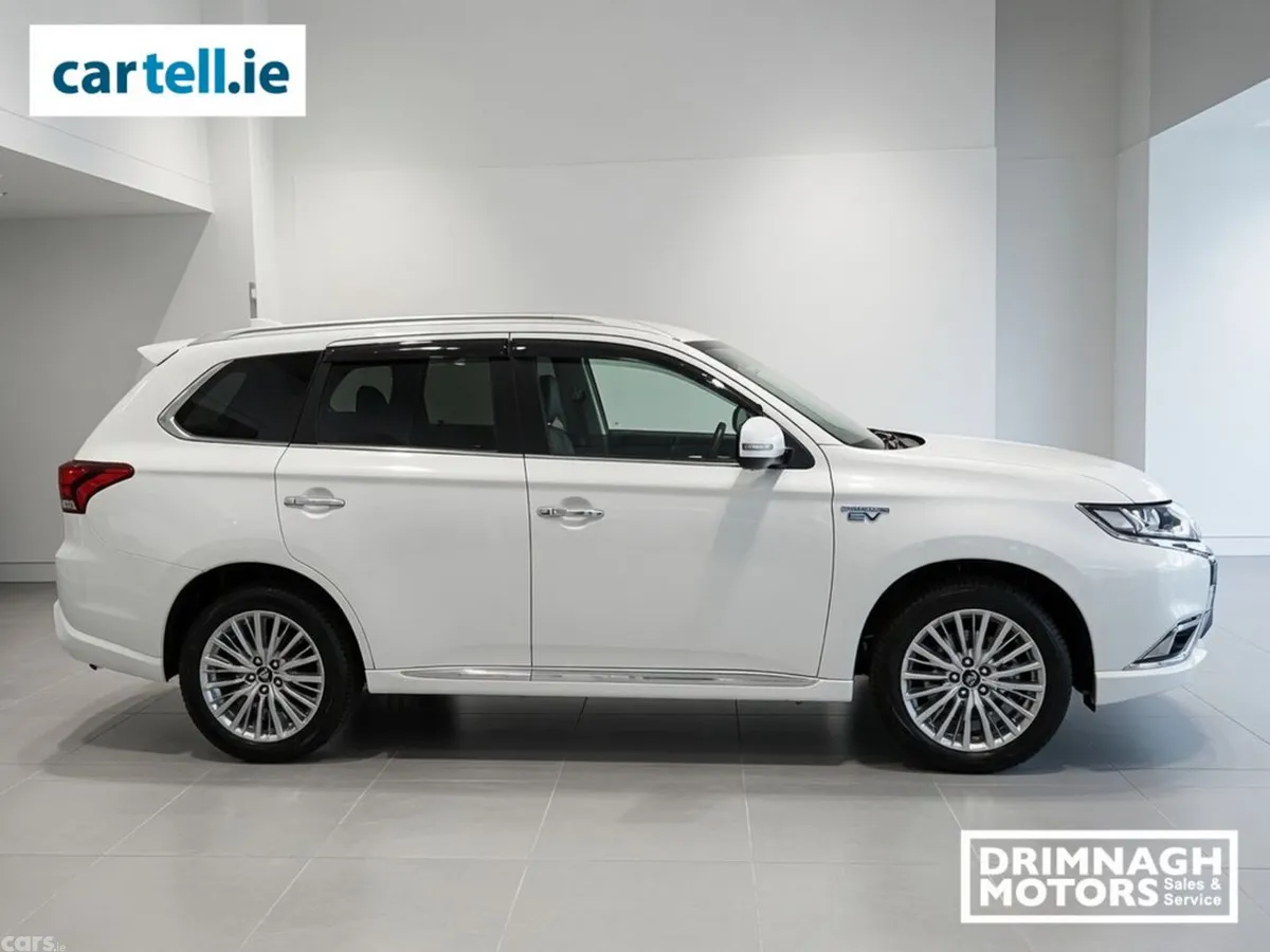 Mitsubishi Outlander SUV, Petrol Plug-in Hybrid, 2018, White