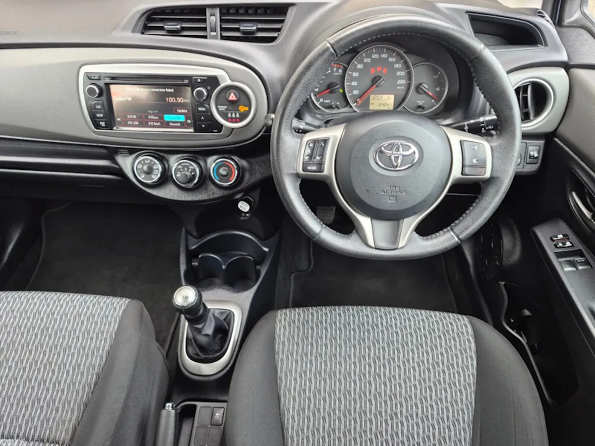 Toyota Yaris Hatchback, Petrol, 2014, Blue