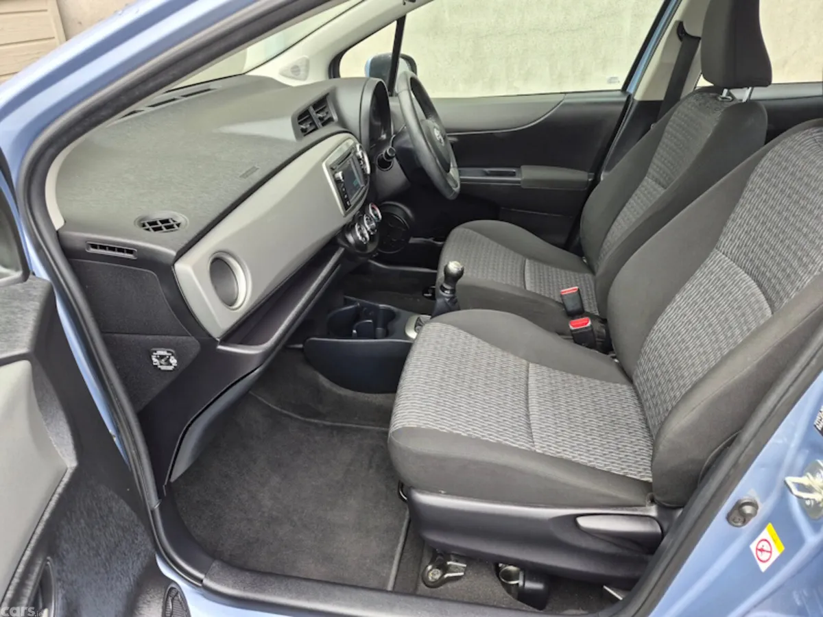 Toyota Yaris Hatchback, Petrol, 2014, Blue