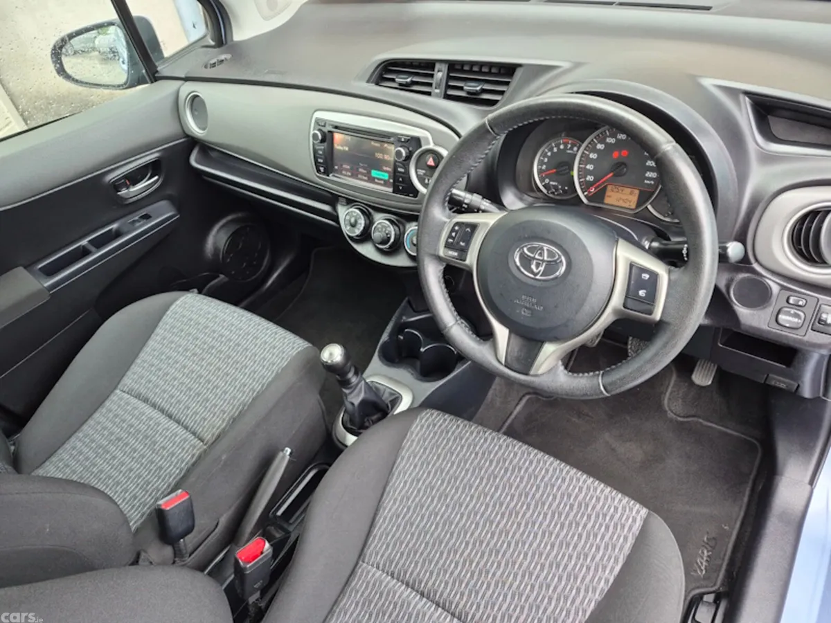 Toyota Yaris Hatchback, Petrol, 2014, Blue