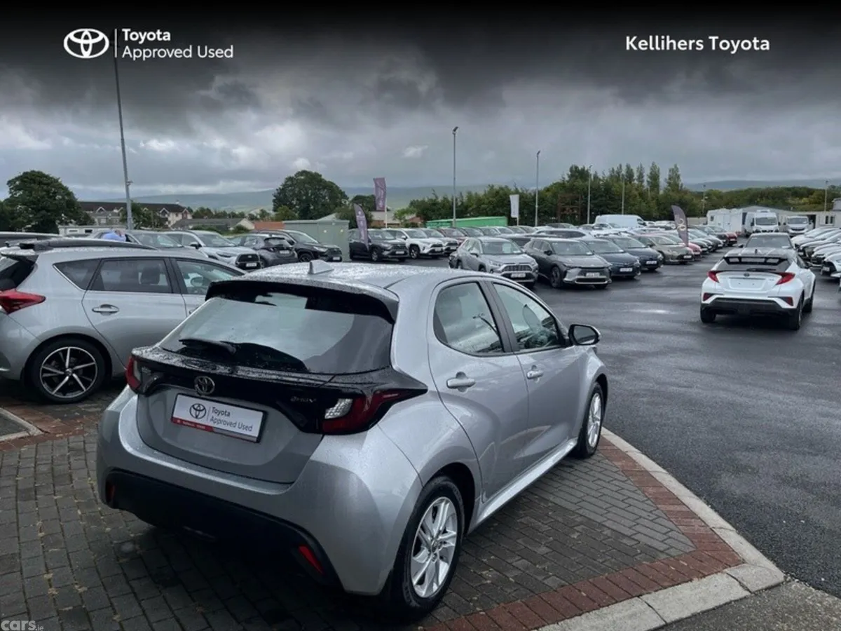 Toyota Yaris Hatchback, Petrol Hybrid, 2024, Silver
