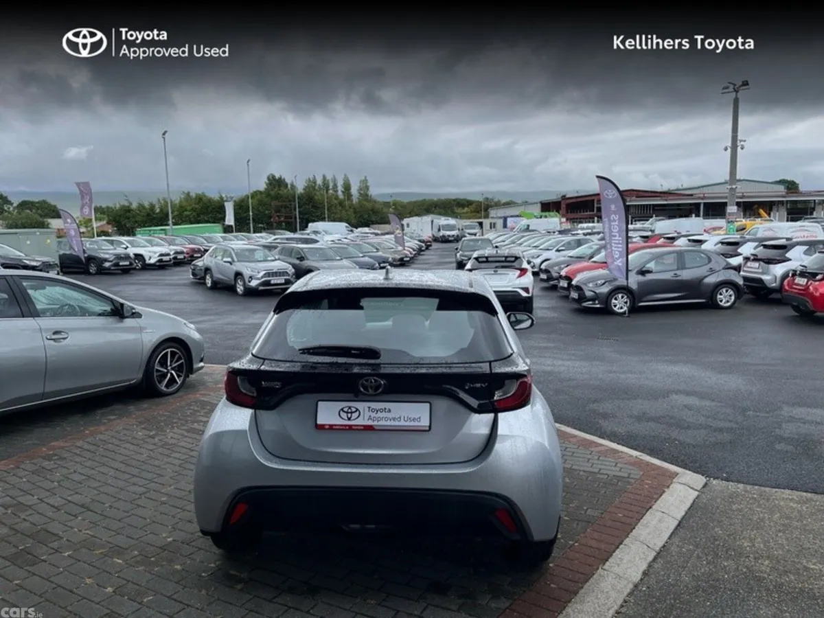 Toyota Yaris Hatchback, Petrol Hybrid, 2024, Silver