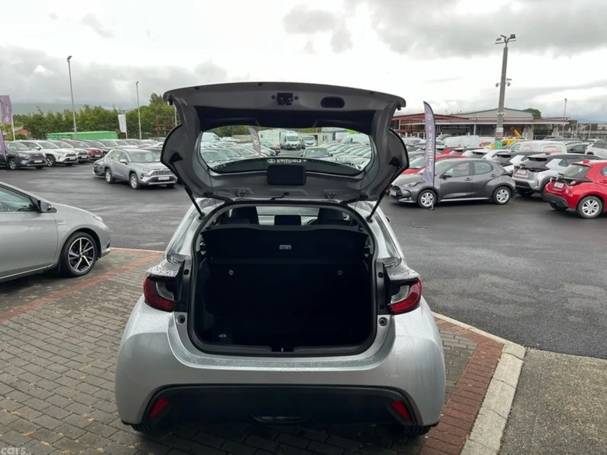 Toyota Yaris Hatchback, Petrol Hybrid, 2024, Silver