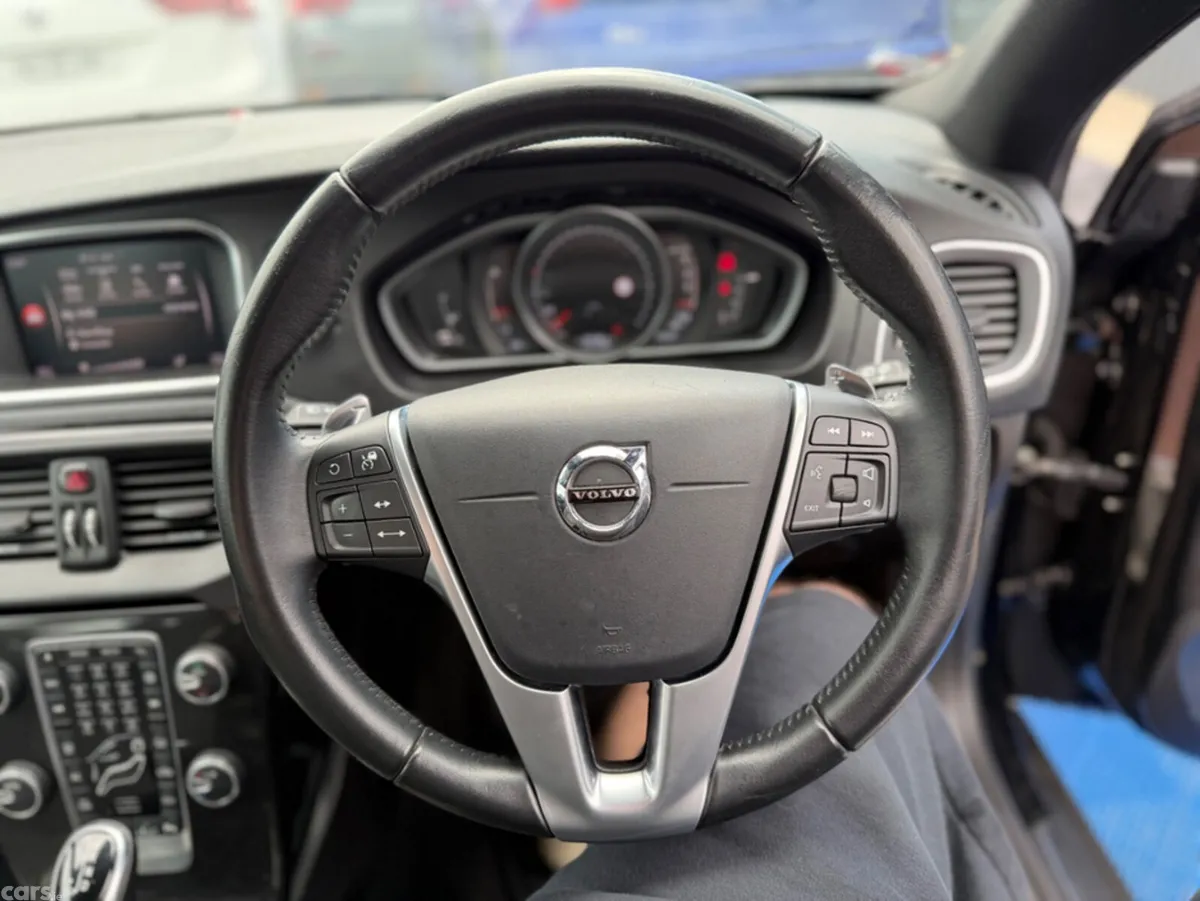 Volvo V40 Hatchback, Diesel, 2018, Black