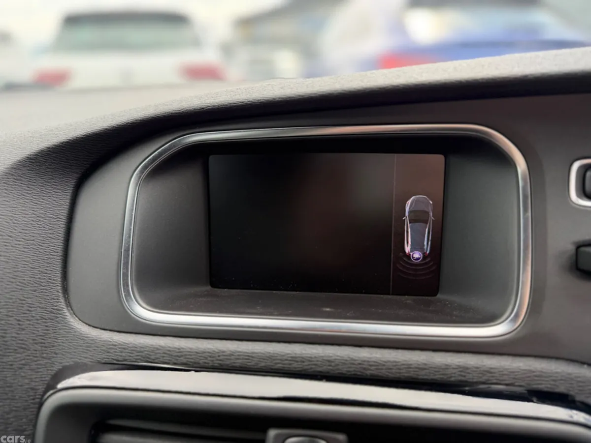 Volvo V40 Hatchback, Diesel, 2018, Black
