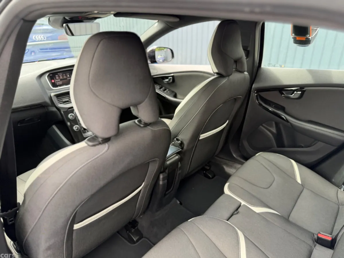 Volvo V40 Hatchback, Diesel, 2018, Black