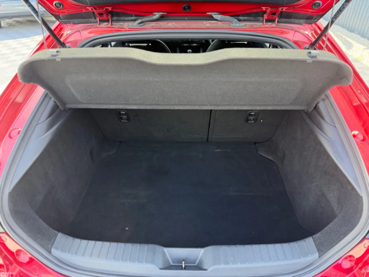 Mazda Mazda3 Hatchback, Diesel, 2021, Red