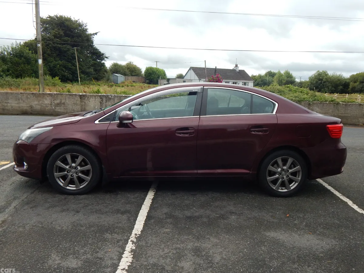 Toyota Avensis Saloon, Diesel, 2012, Red