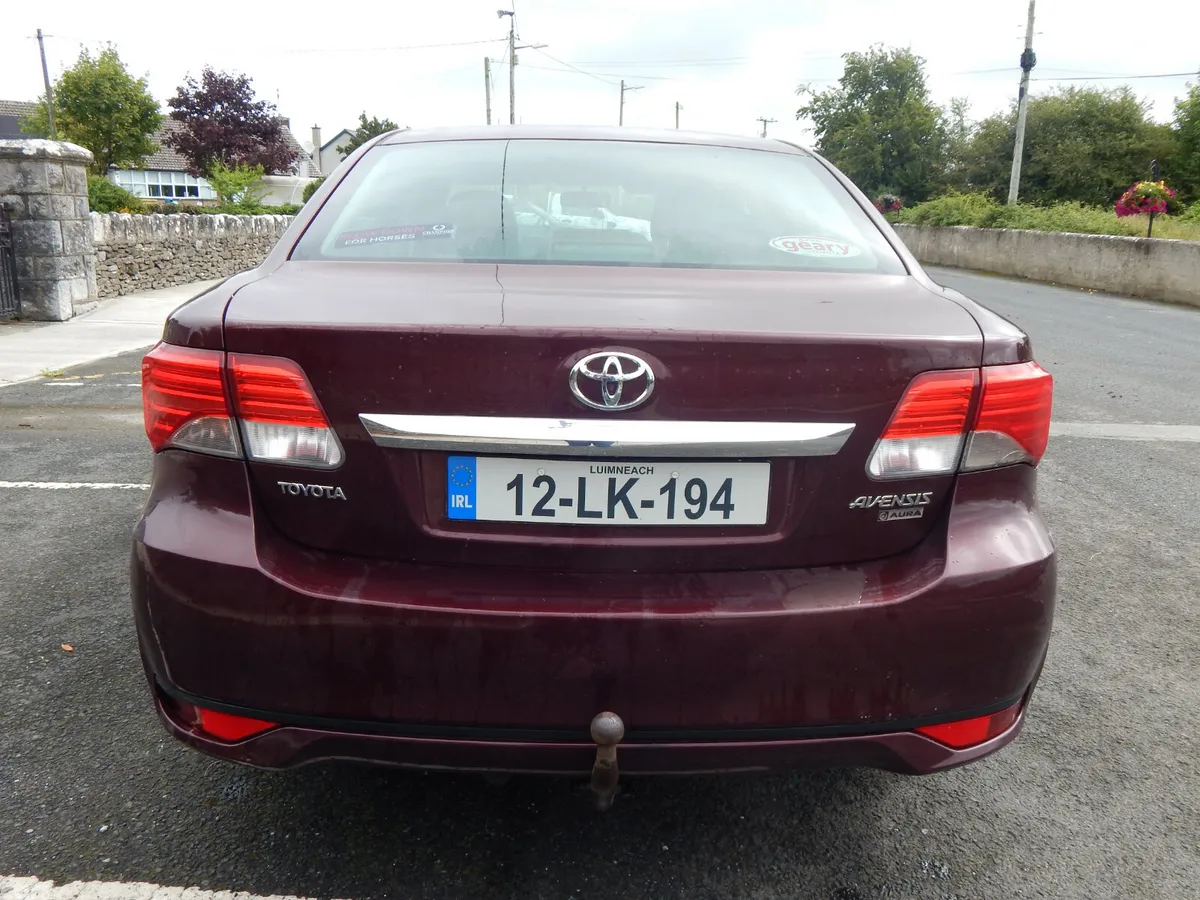 Toyota Avensis Saloon, Diesel, 2012, Red