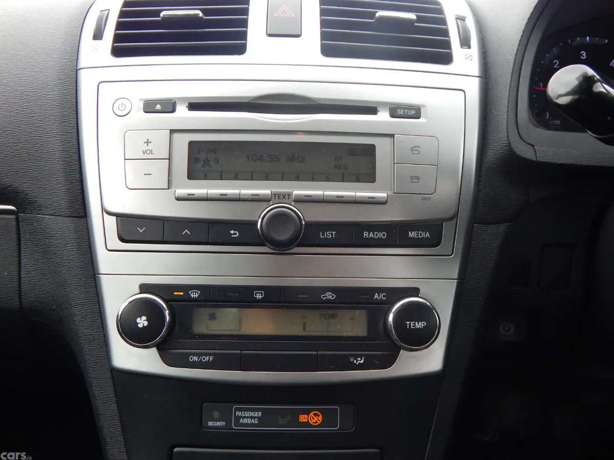 Toyota Avensis Saloon, Diesel, 2012, Red