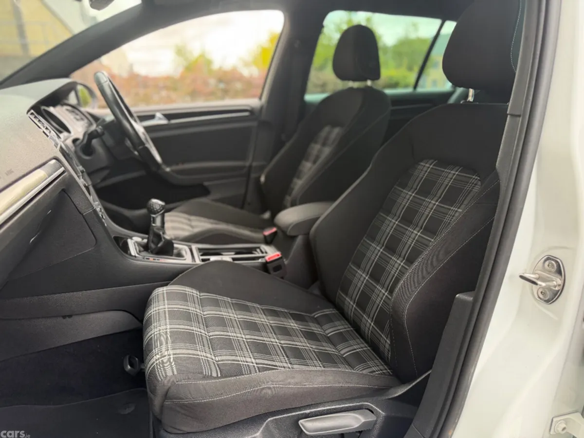 Volkswagen Golf Hatchback, Diesel, 2016, White