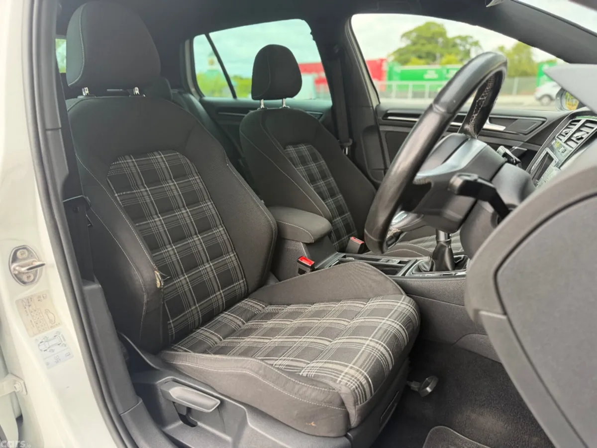 Volkswagen Golf Hatchback, Diesel, 2016, White