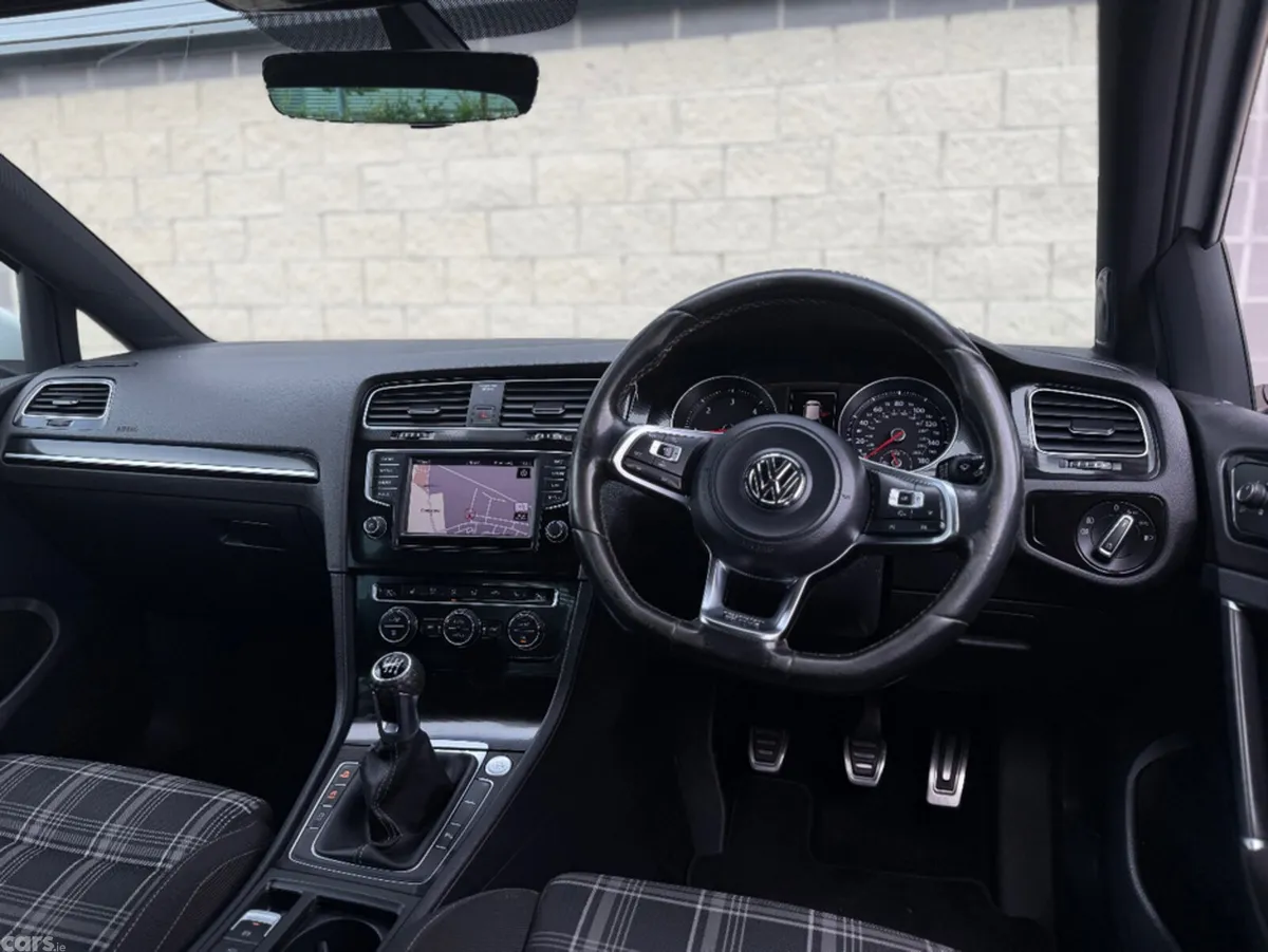Volkswagen Golf Hatchback, Diesel, 2016, White