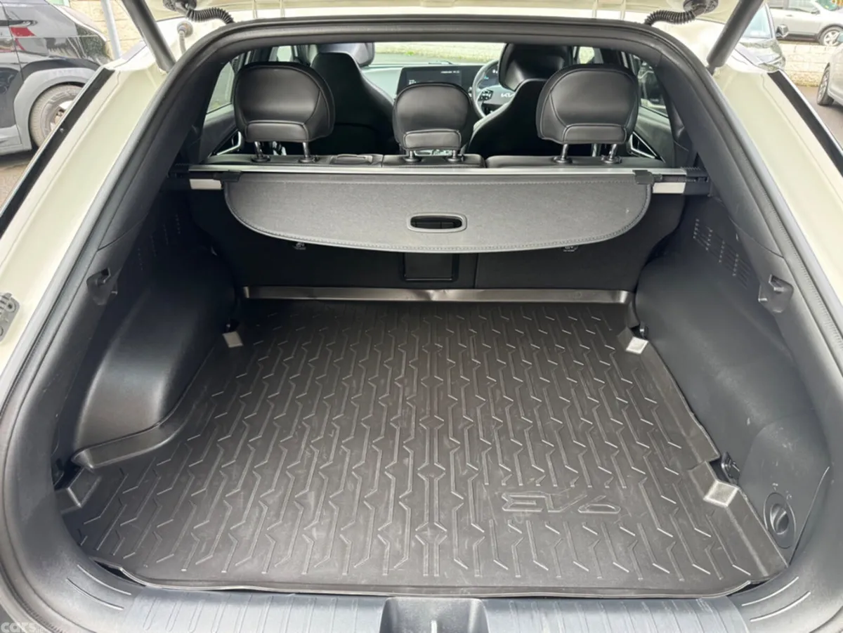 Kia EV6 Hatchback, Electric, 2023, White