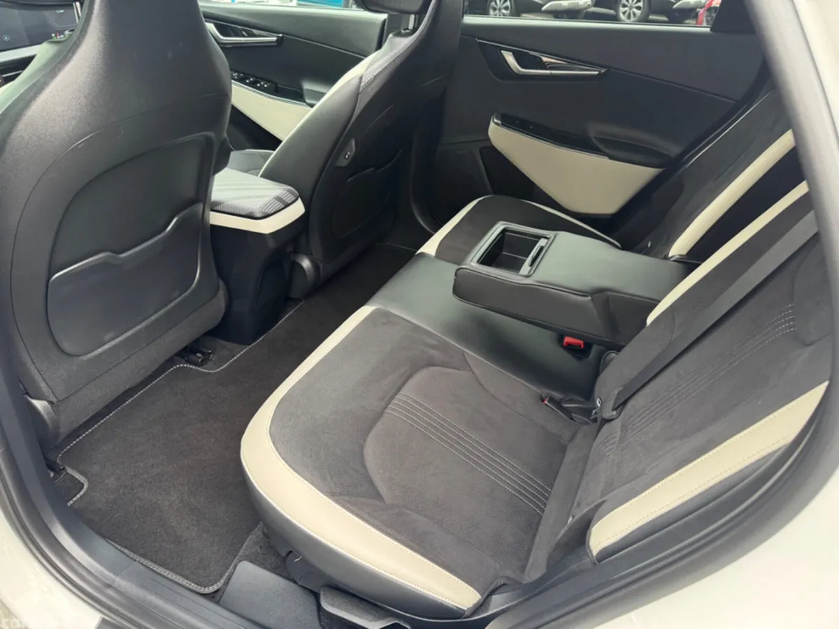 Kia EV6 Hatchback, Electric, 2023, White