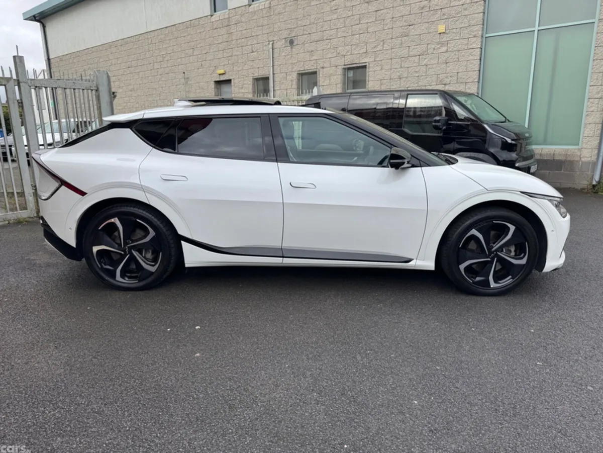 Kia EV6 Hatchback, Electric, 2023, White