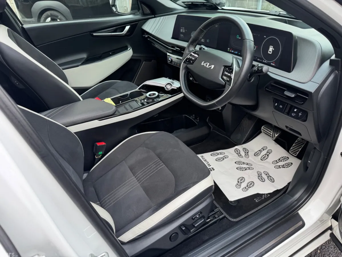 Kia EV6 Hatchback, Electric, 2023, White