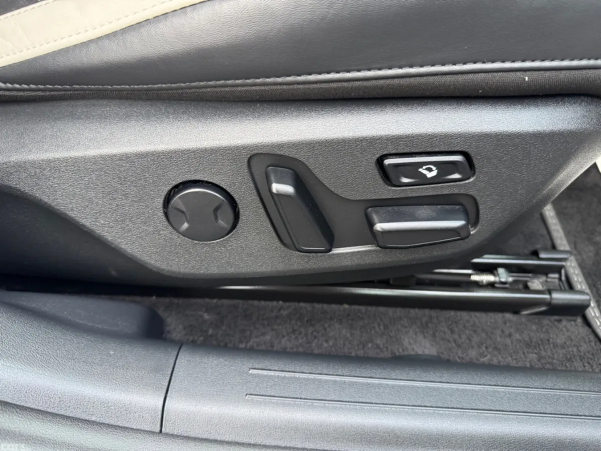 Kia EV6 Hatchback, Electric, 2023, White